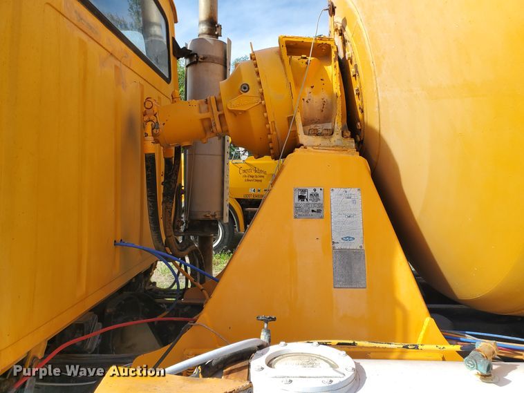 image for item GM9297 1995 Ford L8000  ready mix truck