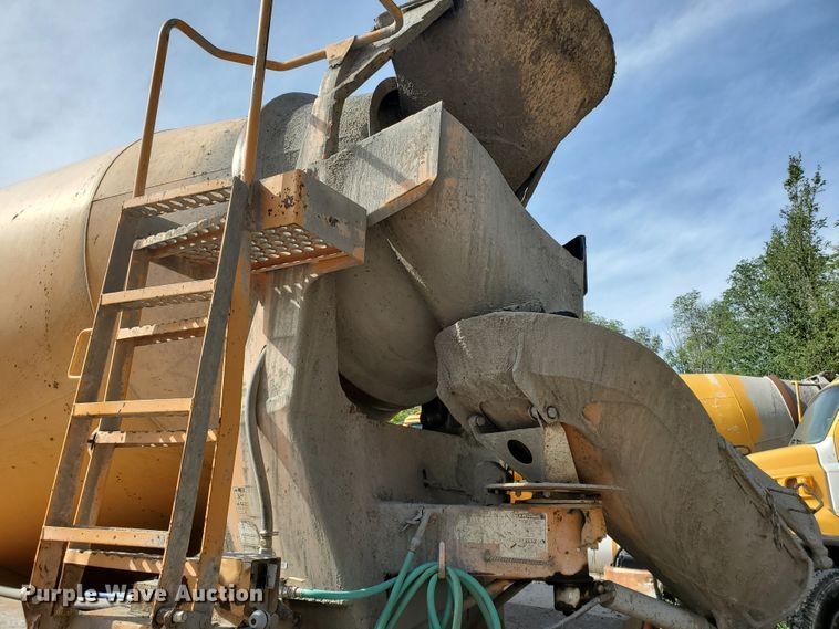 image for item GM9297 1995 Ford L8000  ready mix truck