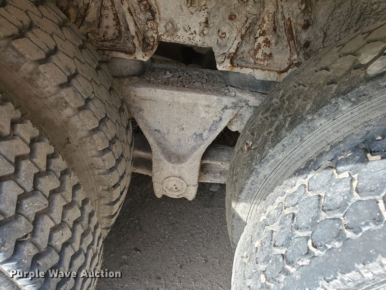 image for item GM9297 1995 Ford L8000  ready mix truck