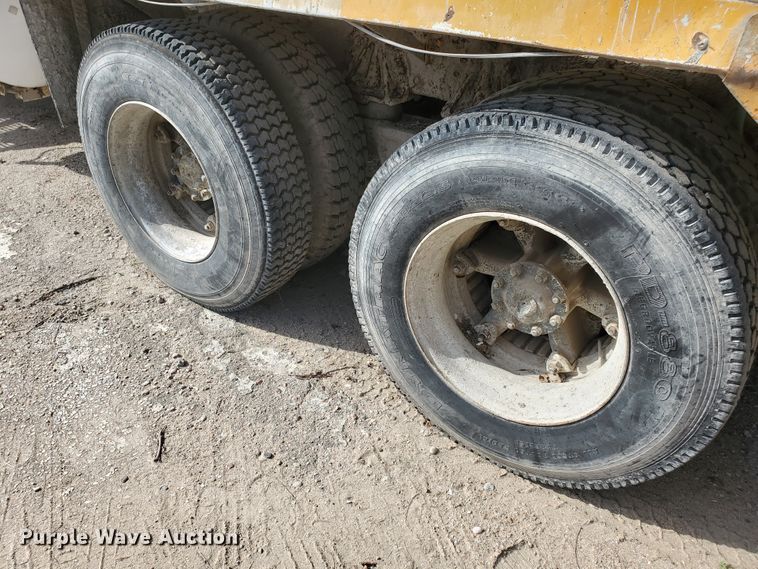 image for item GM9297 1995 Ford L8000  ready mix truck