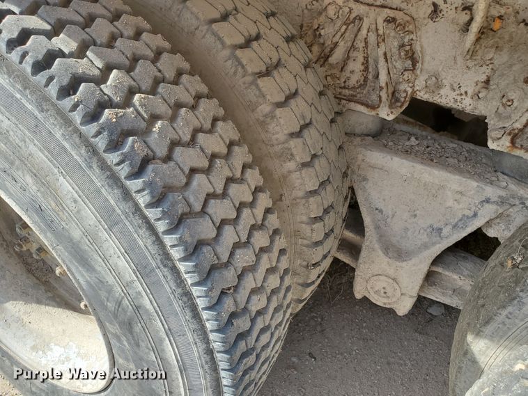 image for item GM9297 1995 Ford L8000  ready mix truck