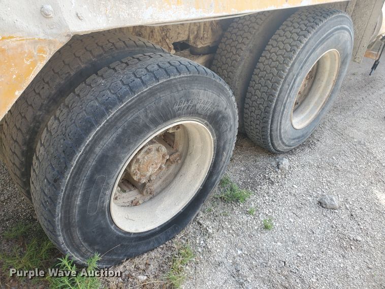 image for item GM9297 1995 Ford L8000  ready mix truck