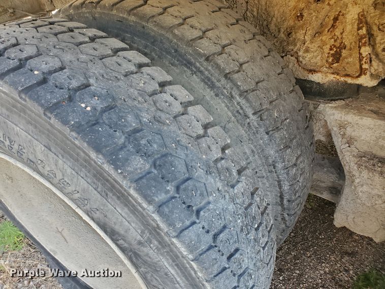 image for item GM9297 1995 Ford L8000  ready mix truck