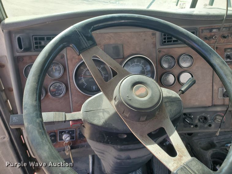 image for item GM9299 2003 Kenworth T800  ready mix truck