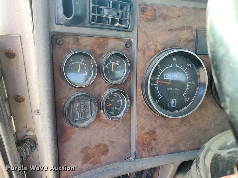 image for item GM9299 2003 Kenworth T800  ready mix truck