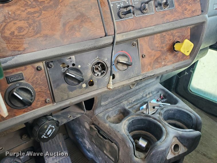 image for item GM9299 2003 Kenworth T800  ready mix truck