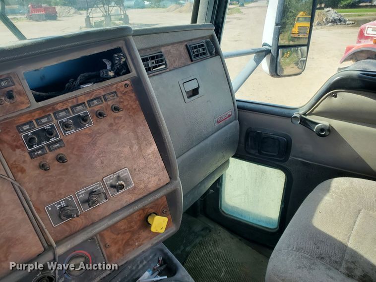 image for item GM9299 2003 Kenworth T800  ready mix truck