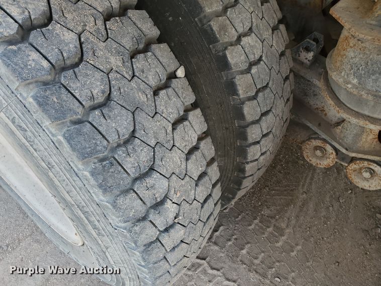 image for item GM9299 2003 Kenworth T800  ready mix truck