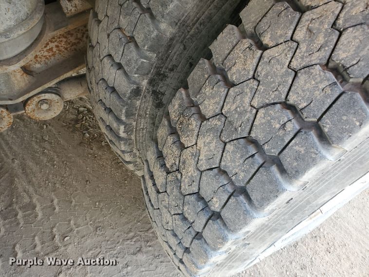 image for item GM9299 2003 Kenworth T800  ready mix truck