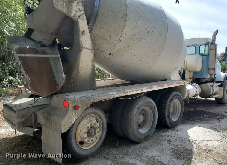 image for item GM9300 2000 Kenworth T800B  ready mix truck