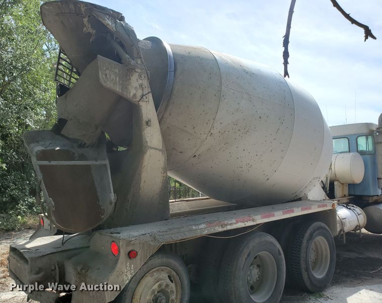 image for item GM9300 2000 Kenworth T800B  ready mix truck