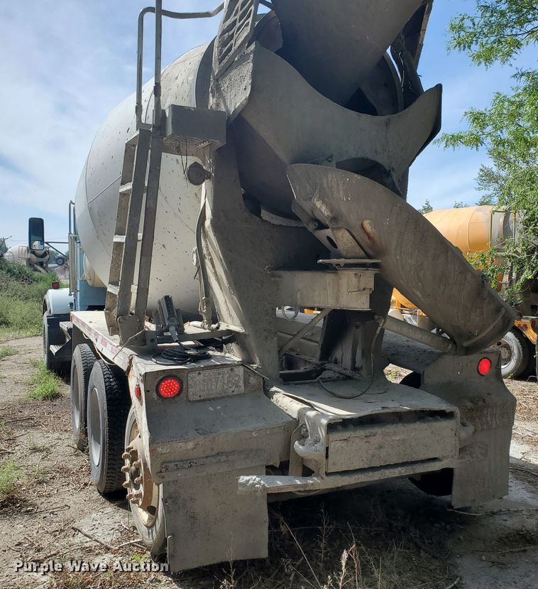 image for item GM9300 2000 Kenworth T800B  ready mix truck