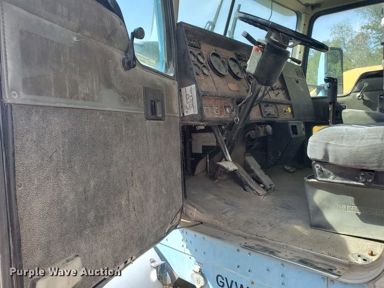 image for item GM9300 2000 Kenworth T800B  ready mix truck