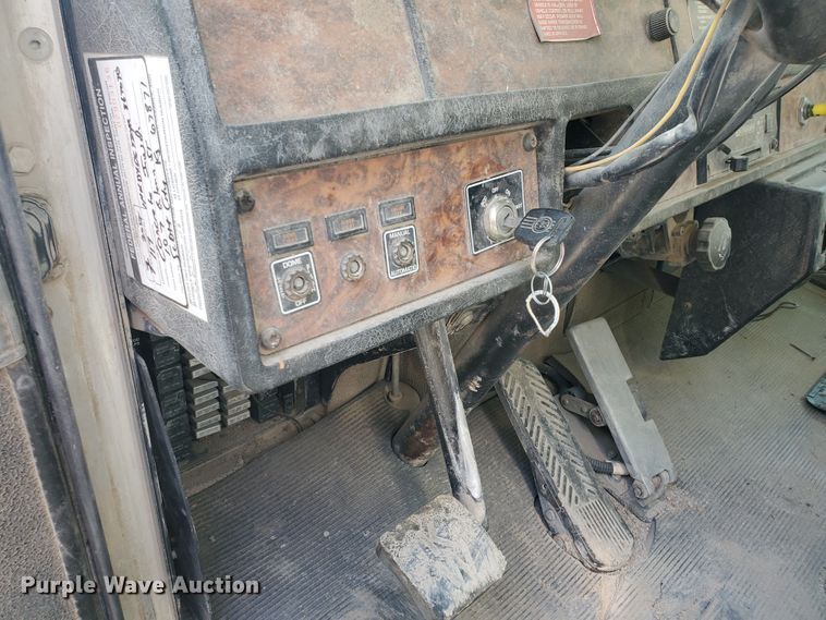 image for item GM9300 2000 Kenworth T800B  ready mix truck