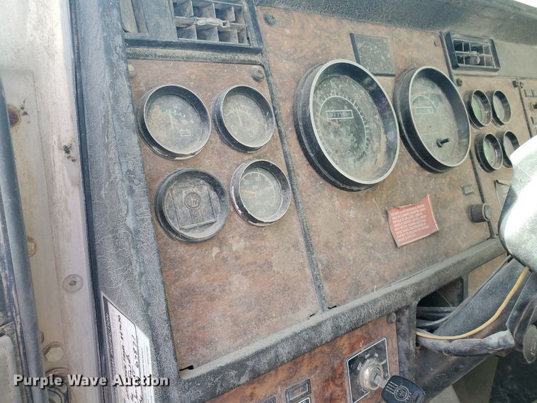 image for item GM9300 2000 Kenworth T800B  ready mix truck