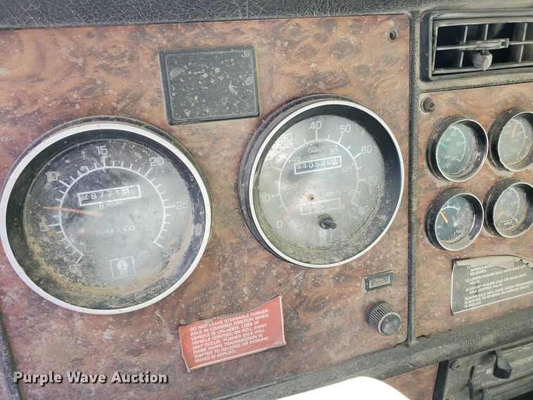 image for item GM9300 2000 Kenworth T800B  ready mix truck