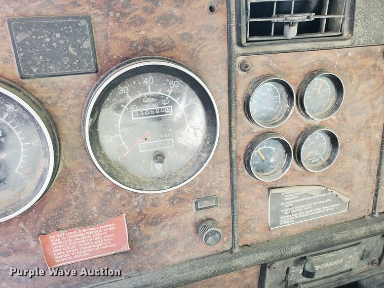 image for item GM9300 2000 Kenworth T800B  ready mix truck