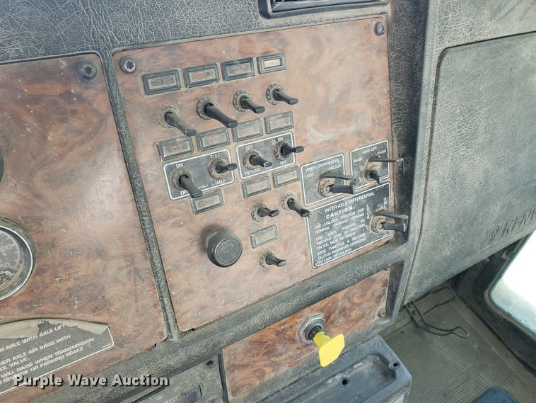 image for item GM9300 2000 Kenworth T800B  ready mix truck