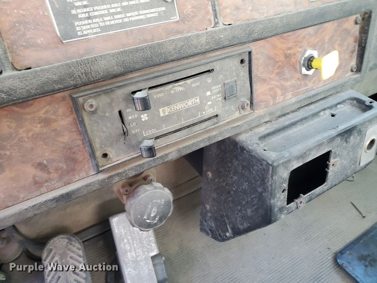 image for item GM9300 2000 Kenworth T800B  ready mix truck