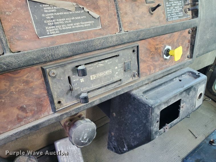 image for item GM9300 2000 Kenworth T800B  ready mix truck