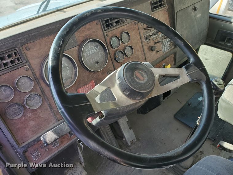 image for item GM9300 2000 Kenworth T800B  ready mix truck