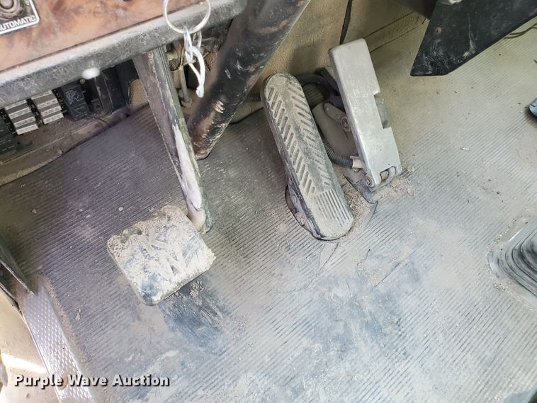 image for item GM9300 2000 Kenworth T800B  ready mix truck