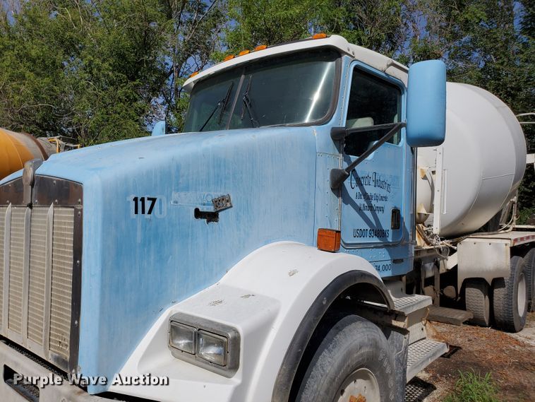 image for item GM9300 2000 Kenworth T800B  ready mix truck