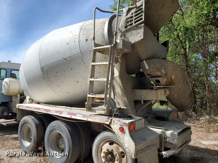 image for item GM9300 2000 Kenworth T800B  ready mix truck