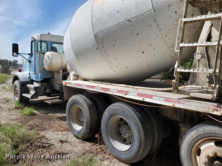 image for item GM9300 2000 Kenworth T800B  ready mix truck