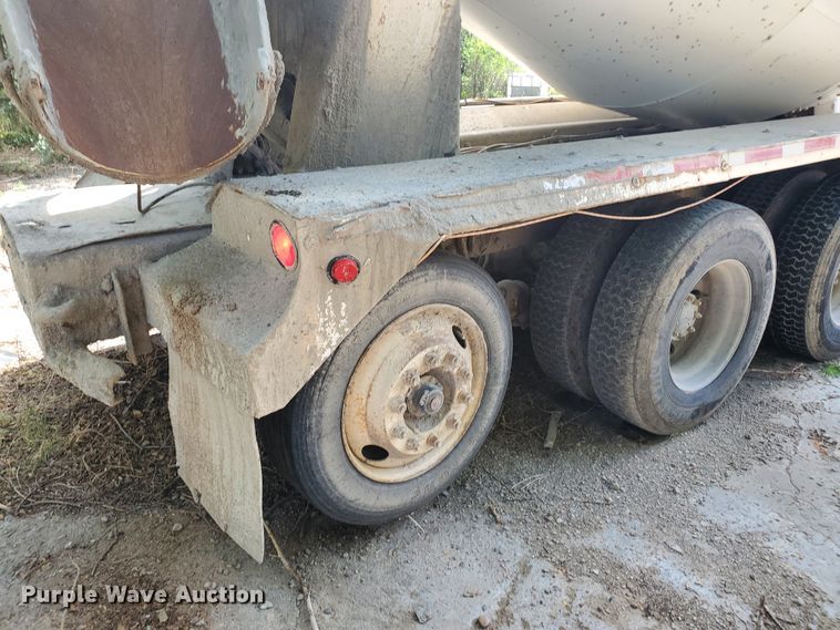 image for item GM9300 2000 Kenworth T800B  ready mix truck