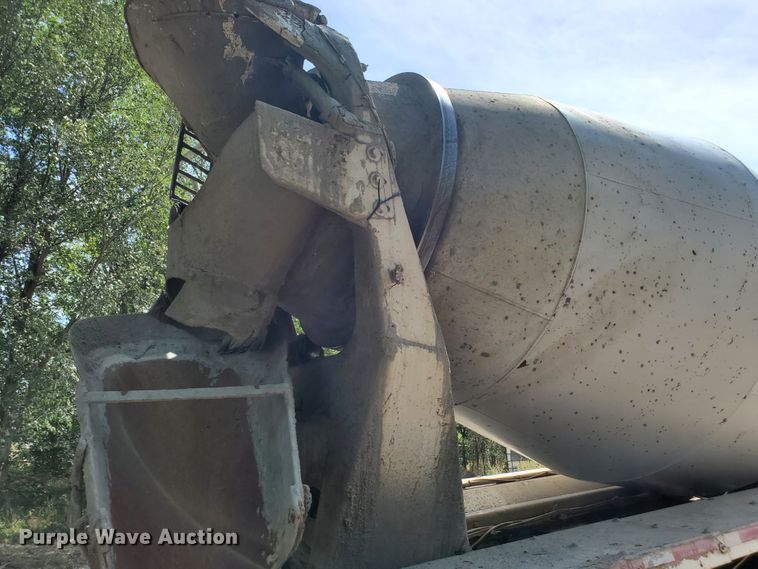 image for item GM9300 2000 Kenworth T800B  ready mix truck