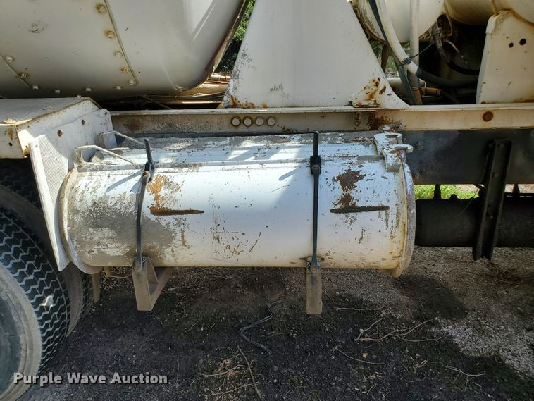 image for item GM9300 2000 Kenworth T800B  ready mix truck