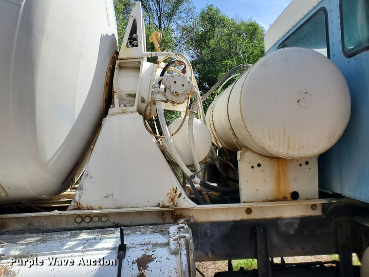 image for item GM9300 2000 Kenworth T800B  ready mix truck