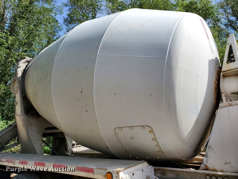 image for item GM9300 2000 Kenworth T800B  ready mix truck