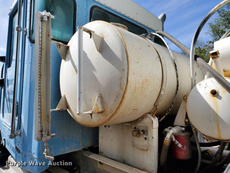 image for item GM9300 2000 Kenworth T800B  ready mix truck