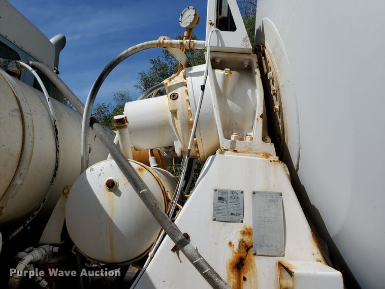 image for item GM9300 2000 Kenworth T800B  ready mix truck