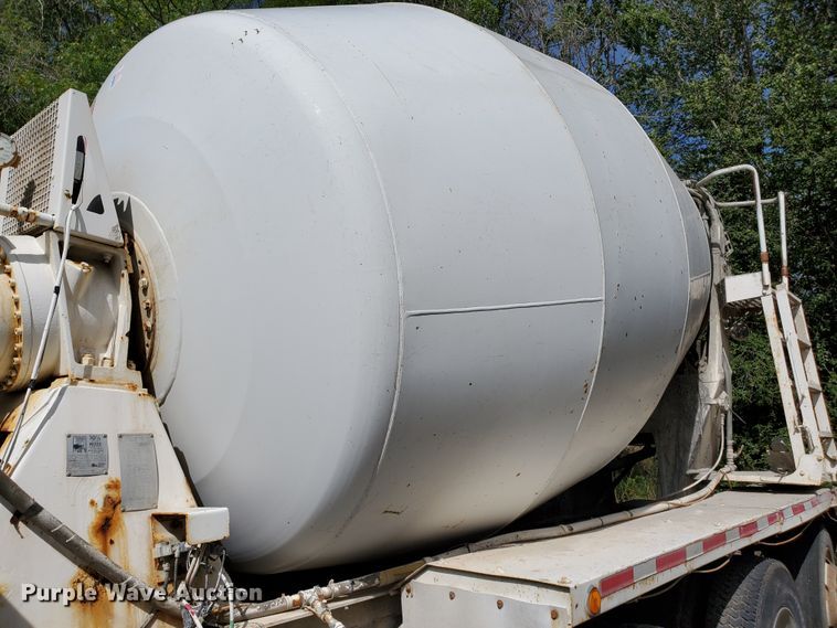 image for item GM9300 2000 Kenworth T800B  ready mix truck