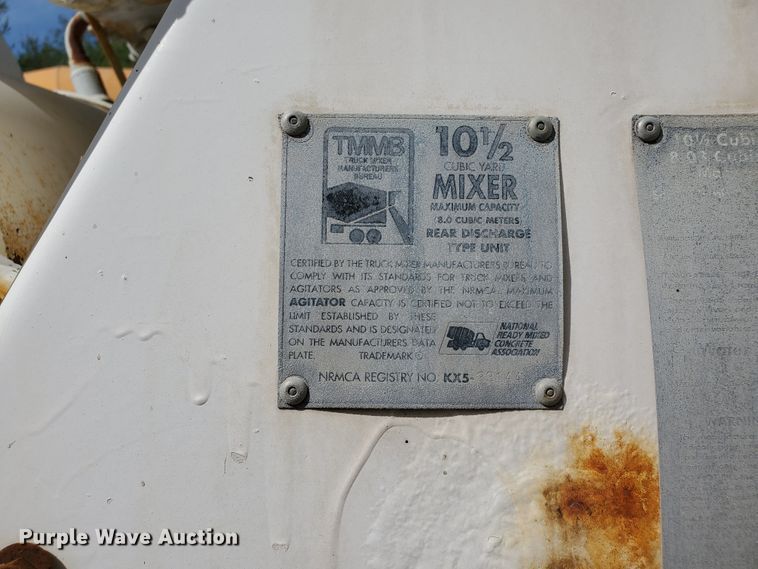 image for item GM9300 2000 Kenworth T800B  ready mix truck