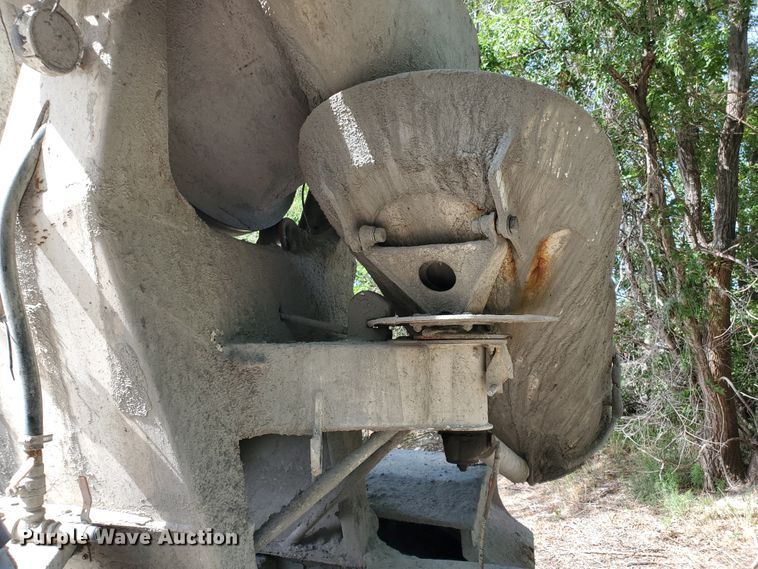 image for item GM9300 2000 Kenworth T800B  ready mix truck