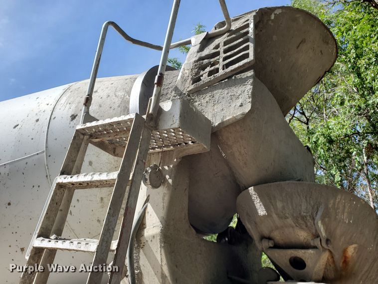 image for item GM9300 2000 Kenworth T800B  ready mix truck