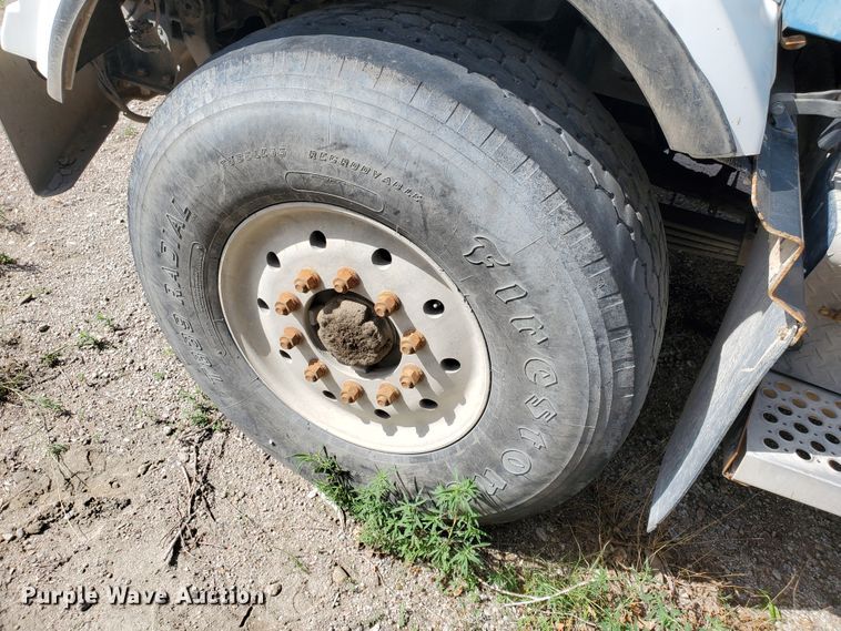 image for item GM9300 2000 Kenworth T800B  ready mix truck