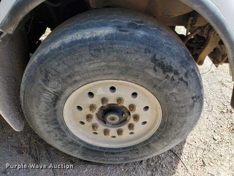 image for item GM9300 2000 Kenworth T800B  ready mix truck