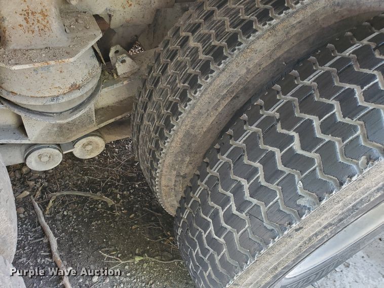 image for item GM9300 2000 Kenworth T800B  ready mix truck