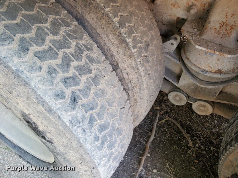 image for item GM9300 2000 Kenworth T800B  ready mix truck