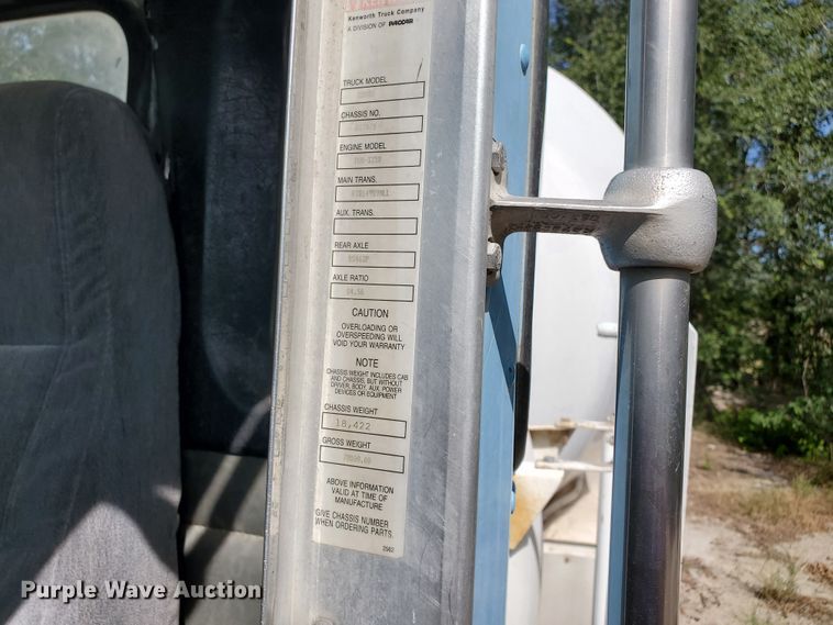 image for item GM9300 2000 Kenworth T800B  ready mix truck