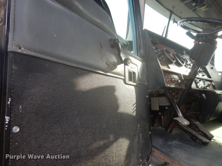 image for item GT9386 2001 Kenworth T800  ready mix truck