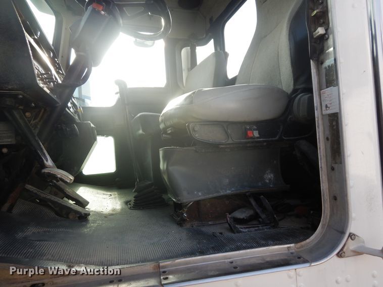 image for item GT9386 2001 Kenworth T800  ready mix truck