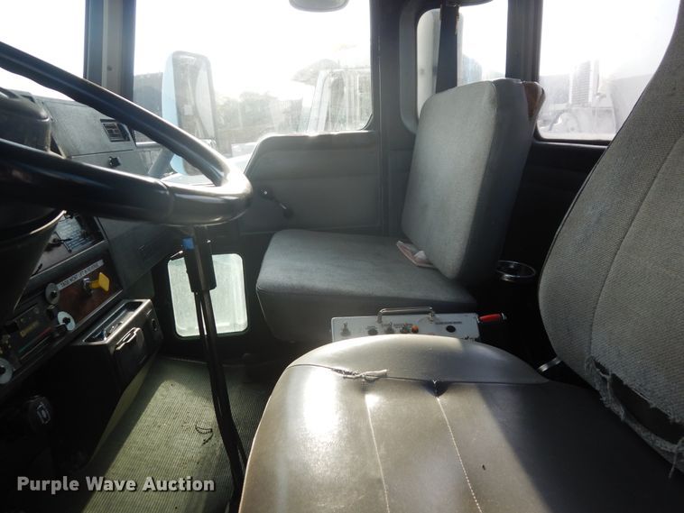 image for item GT9386 2001 Kenworth T800  ready mix truck