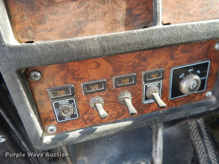 image for item GT9386 2001 Kenworth T800  ready mix truck