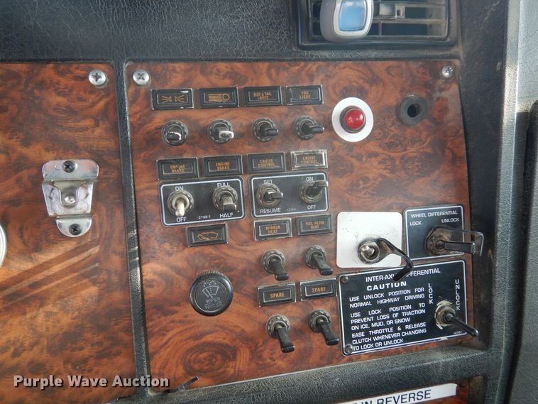 image for item GT9386 2001 Kenworth T800  ready mix truck